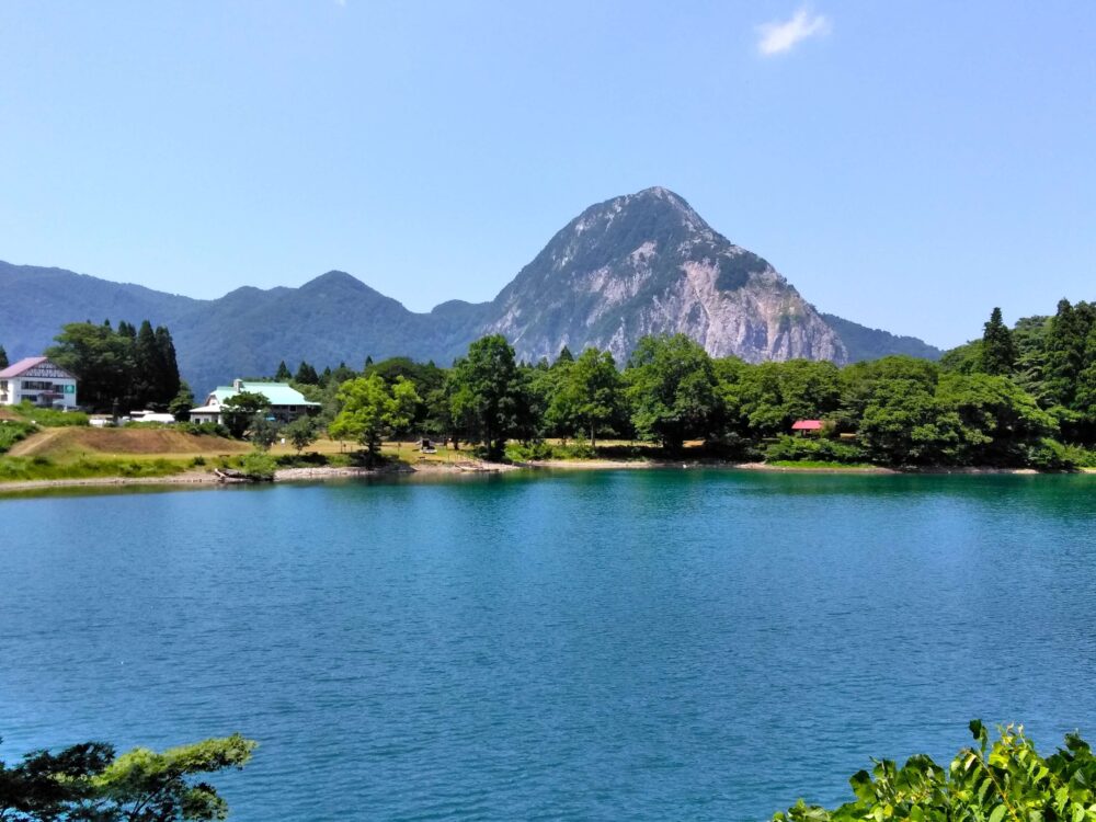 高浪の池と明星山